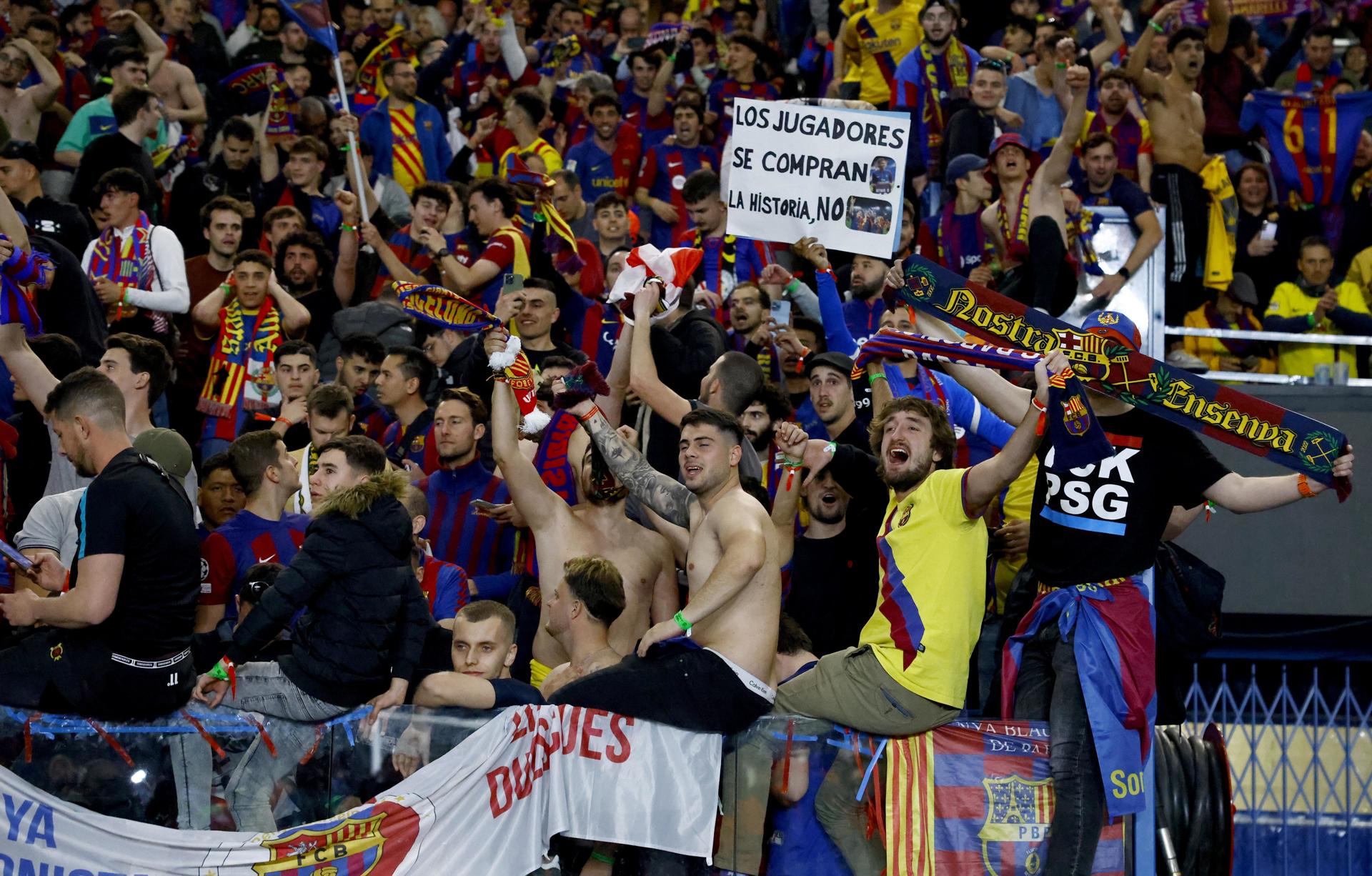 Detienen a dos aficionados del Barça que utilizaron saludo nazi en el estadio del PSG