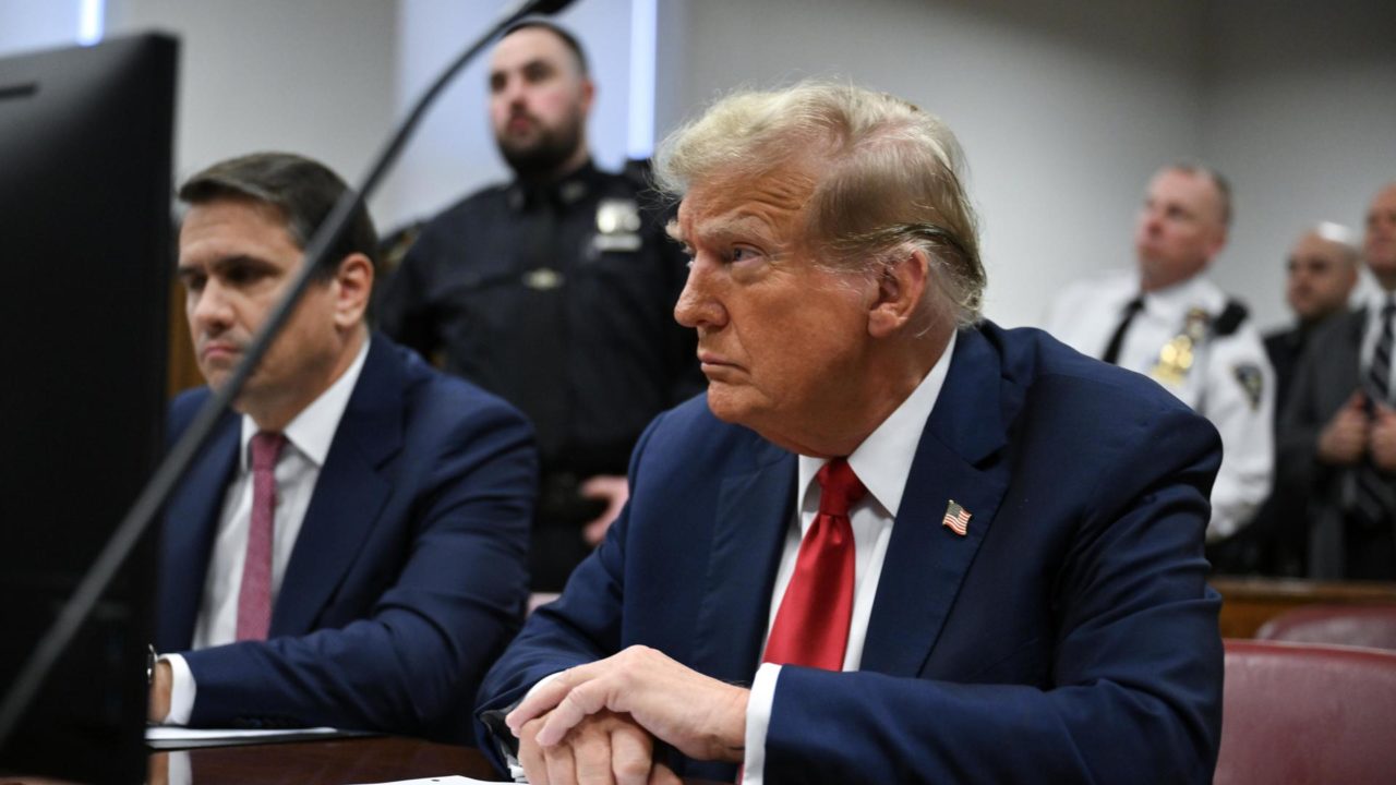 Trump busca la intervención de la Corte Federal en el caso del dinero para sobornos