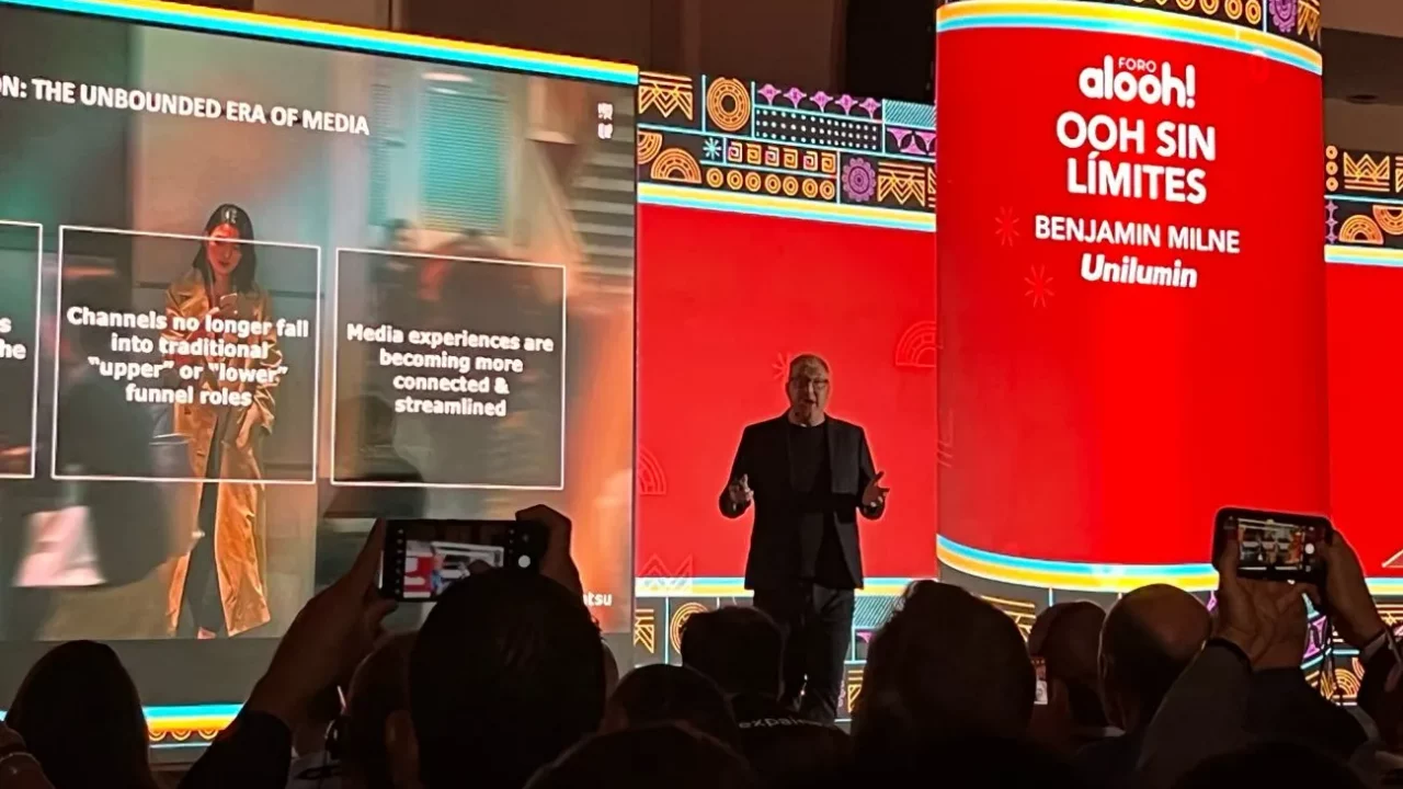 Publicidad exterior borrará división entre lo digital y lo físico, dice experto en Foro Alooh