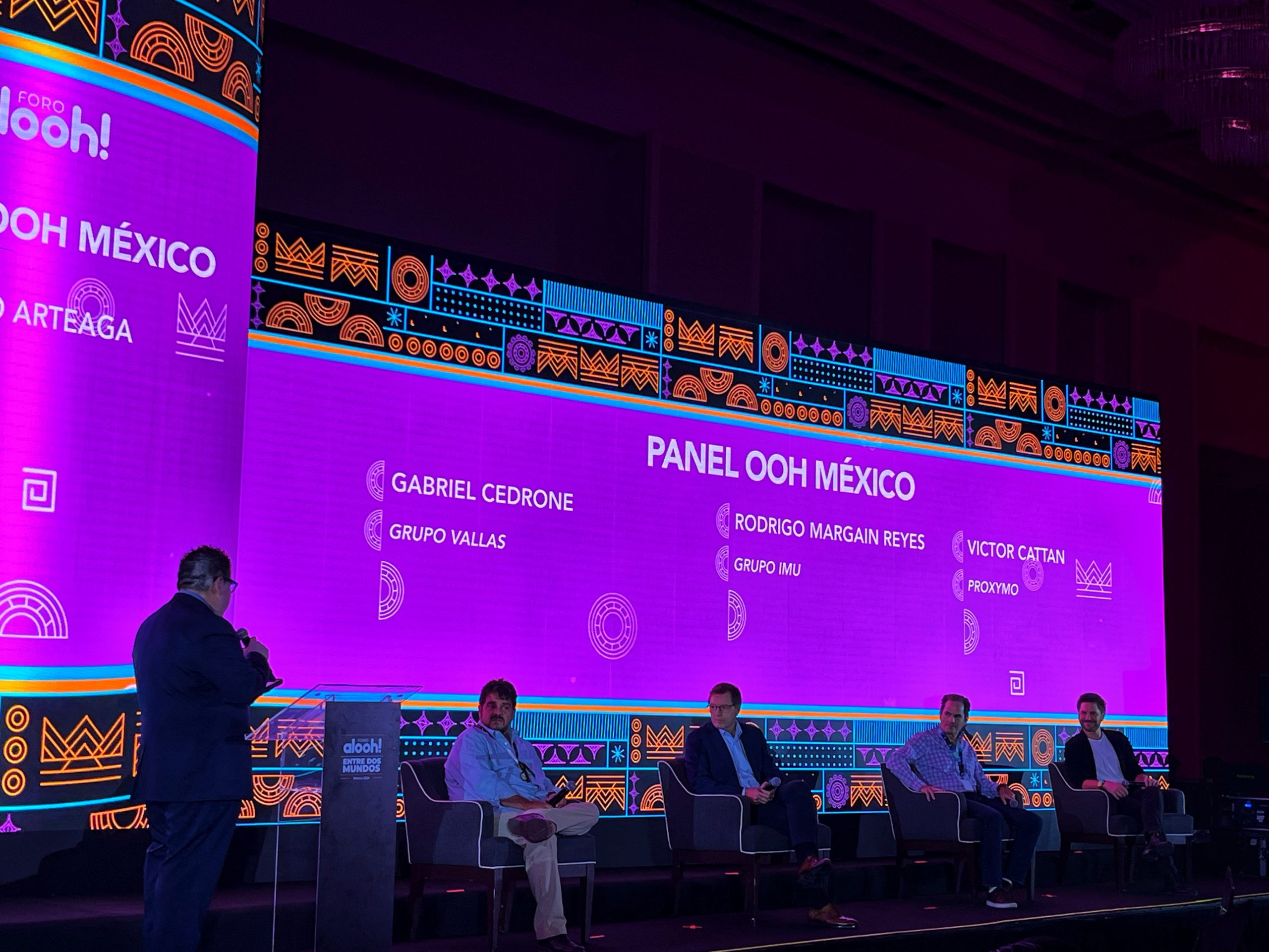 Foro Alooh!: Panel de clausura expone los retos de México y Latinoamérica en publicidad exterior. Noticias en tiempo real