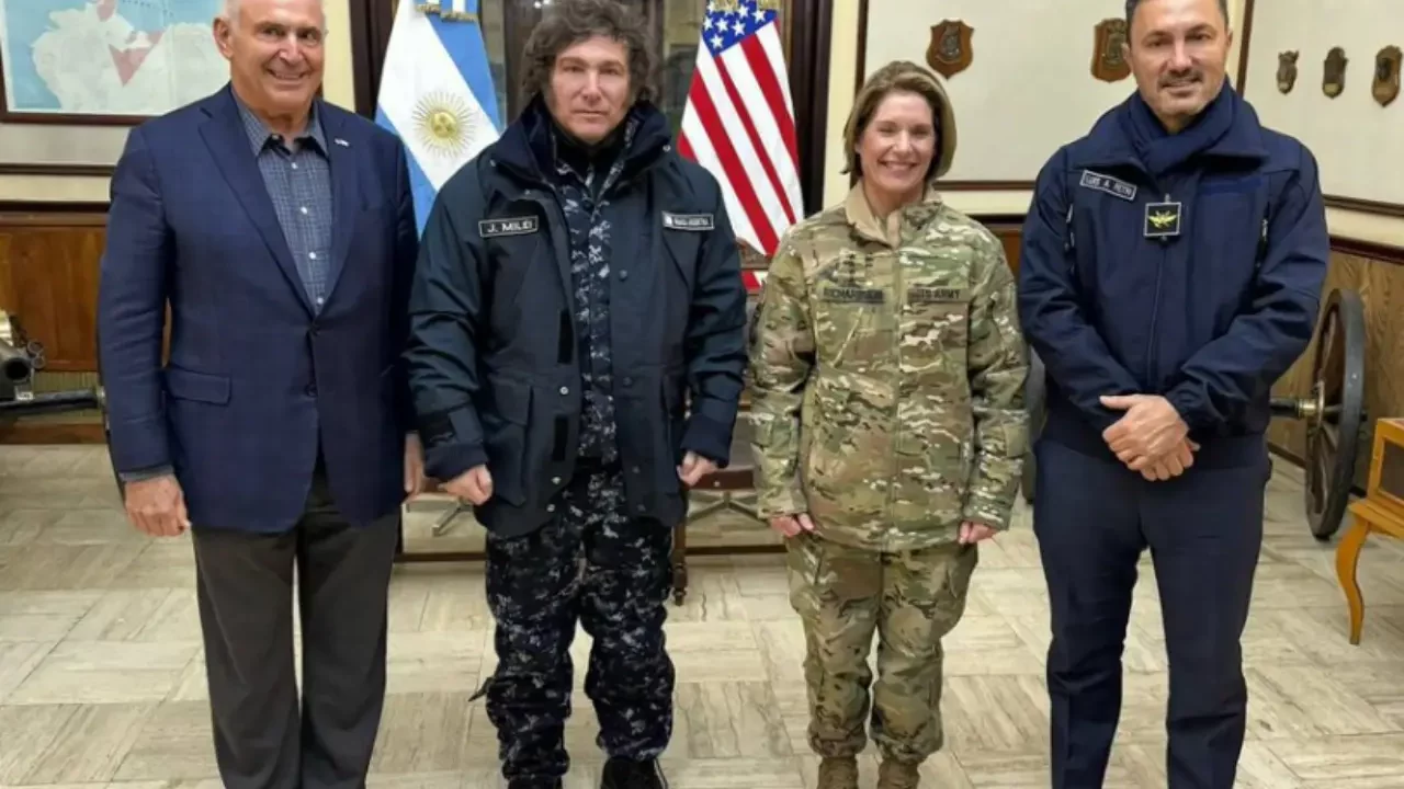 Milei se reúne con la comandante del Comando Sur de EU en el ‘fin del mundo’