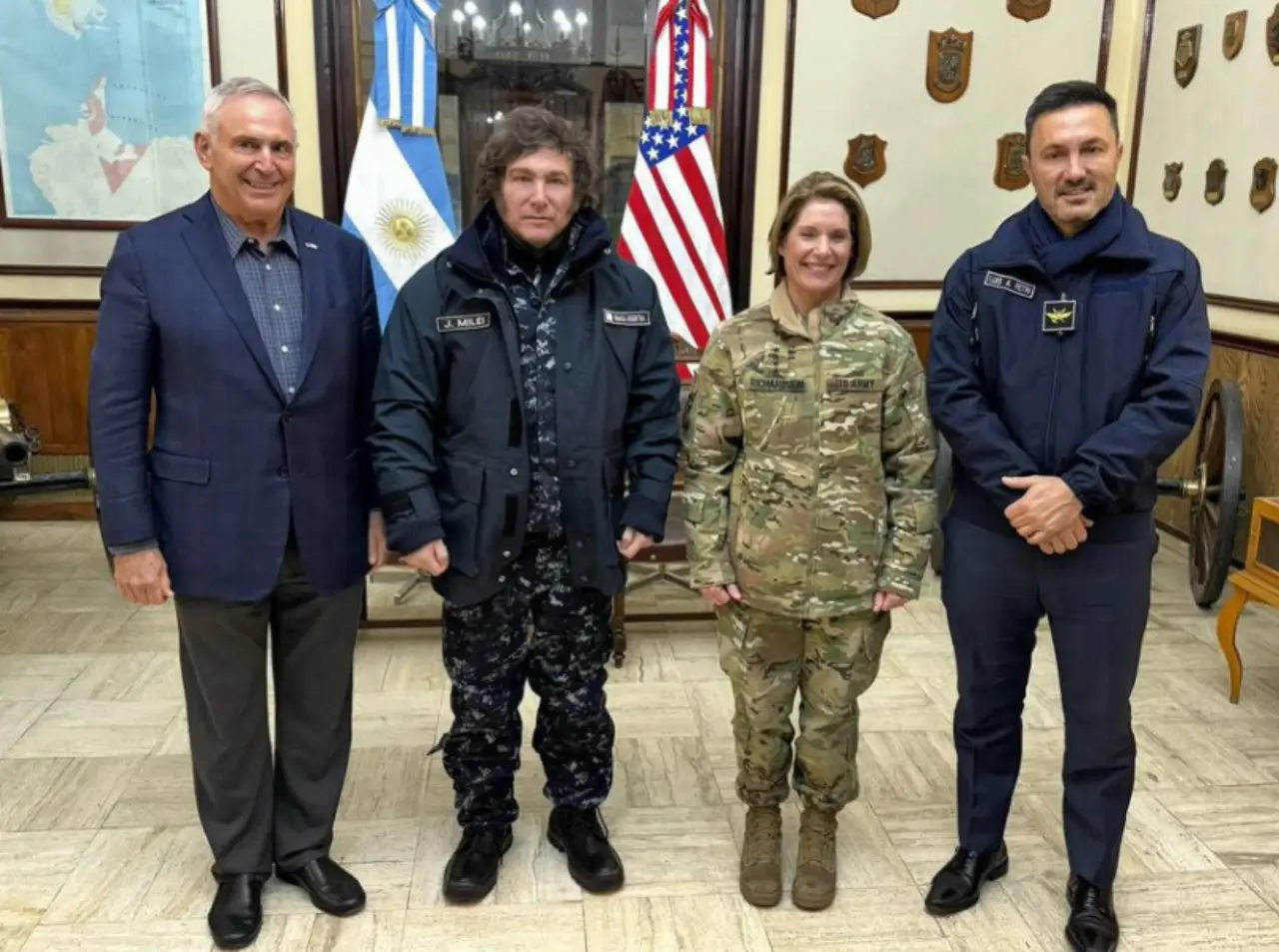 Milei se reúne con la comandante del Comando Sur de EU en el ‘fin del mundo’