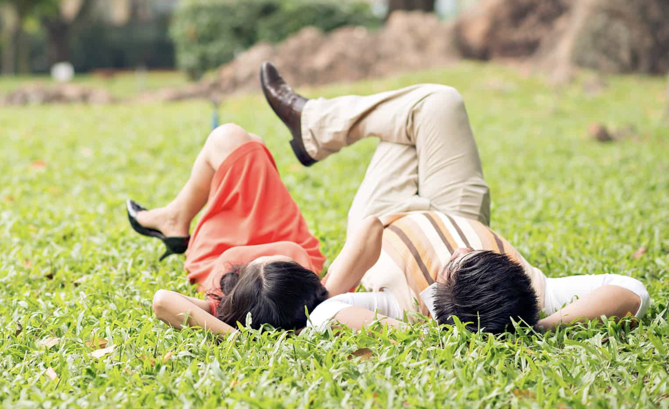 Ante baja natalidad, ciudades chinas establecen ‘rincones de solteros’ en parques públicos