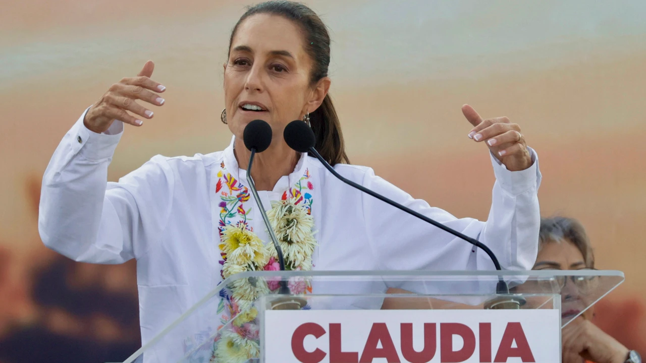 Sheinbaum dice que la oposición reconoce su derrota al proponer que Máynez decline por Gálvez
