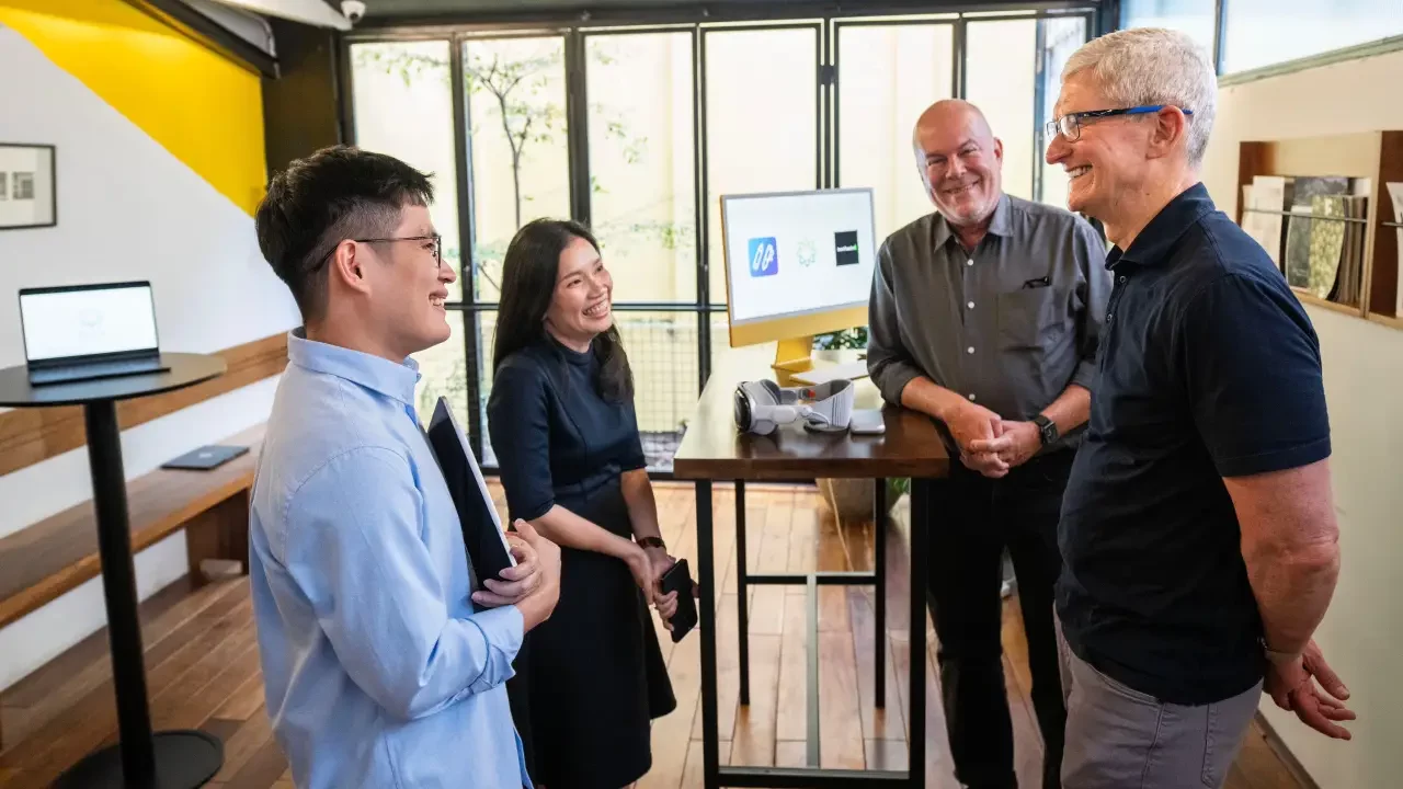 Tim Cook, CEO de Apple, visita Vietnam para encuentro con desarrolladores