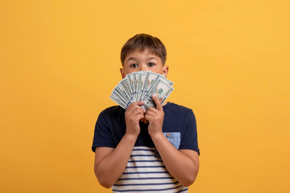 8 frases sobre el dinero que dañan a los niños