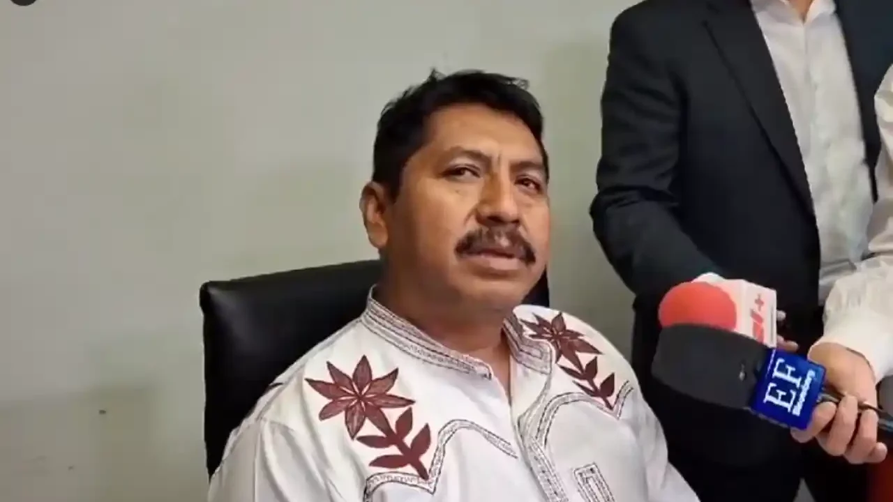 Morenista justifica sacrificio de gallina en el Senado: ‘Son costumbres de pueblos’