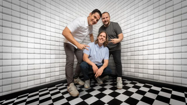 De izquierda a derecha: Jeff Klimkowski, Sean Riley y Ryan Meegan, los fundadores de Dude Products. DANIEL BROWN PARA FORBES