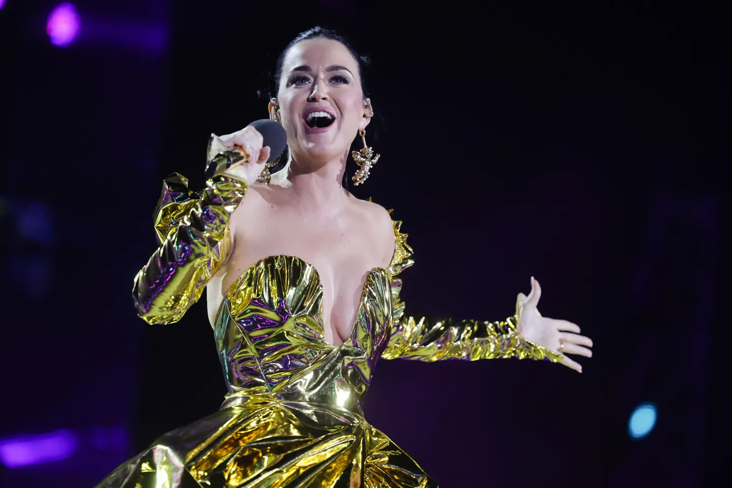 Los vestidos de Katy Perry en la Met Gala se vuelven virales, pero son falsificaciones de IA
