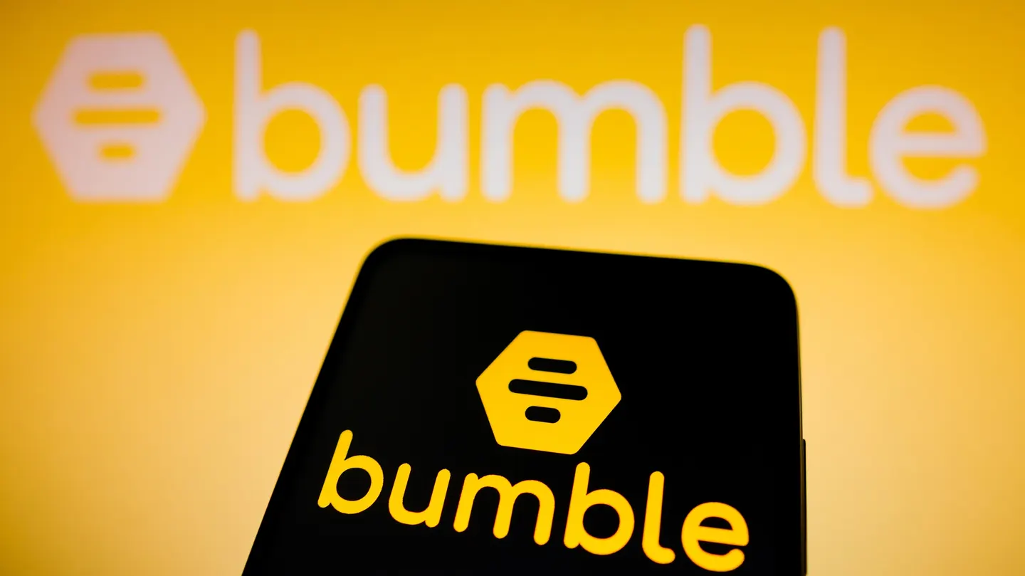 App de citas Bumble elimina anuncios sobre celibato tras reacción en redes