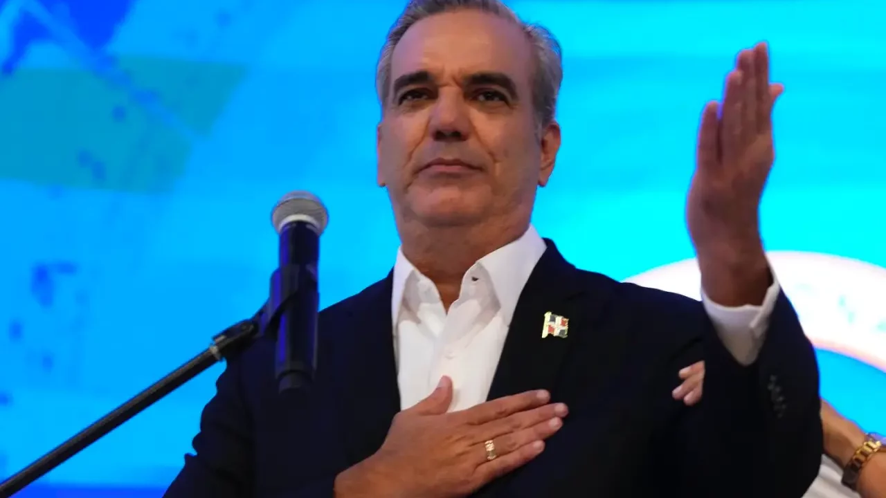 AMLO felicita a Luis Abinader por su reelección en República Dominicana