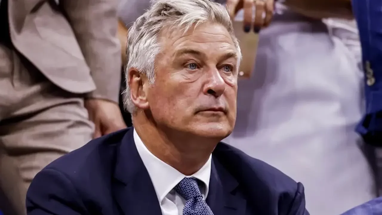 Justicia de EU desestima caso contra Alec Baldwin por homicidio involuntario