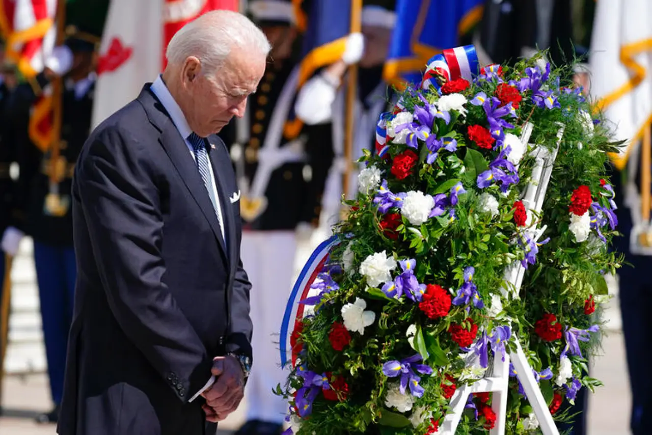 Contraste en el Día de los Caídos en EU: Biden reconoce a tropas, mientras Trump ataca a jueces