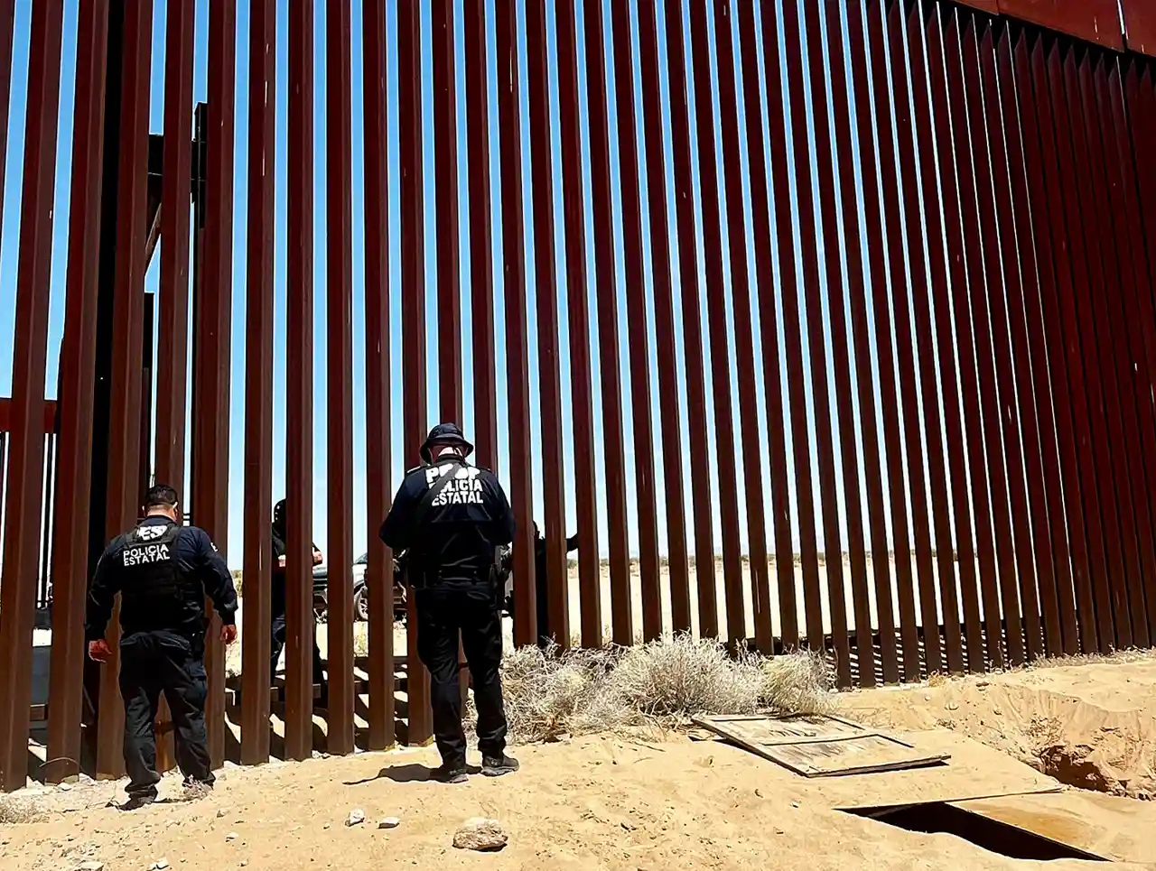 Descubren narcotúnel bajo el muro fronterizo entre México y EU