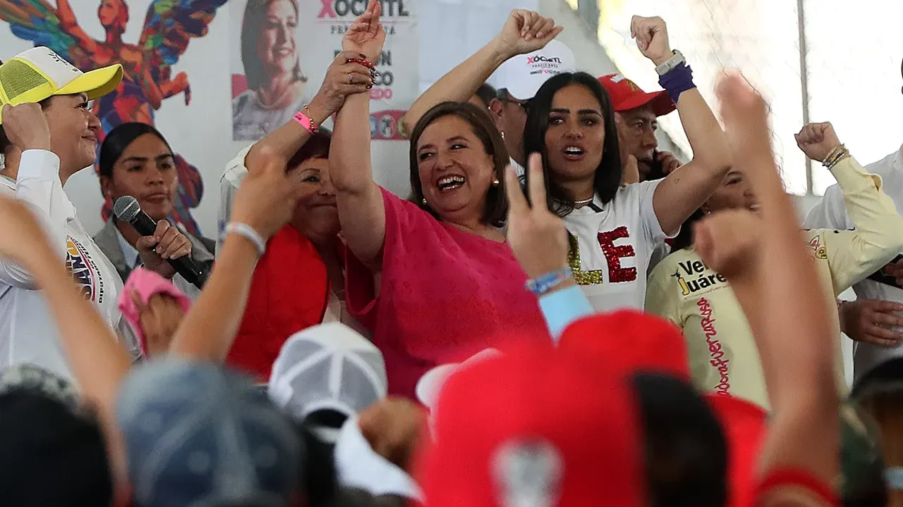 Xóchitl Gálvez recibe bastón de mando y promete recursos para pueblos indígenas