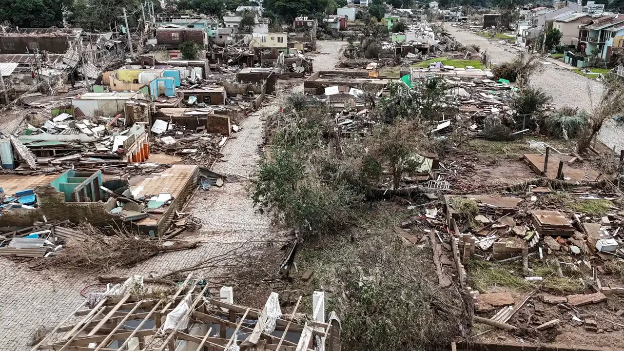 Coca-Cola Femsa suspende operaciones en planta brasileña por inundaciones