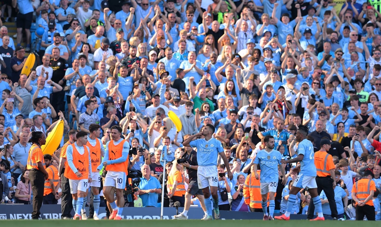 Forbes México. Manchester City consigue su cuarto título consecutivo en InglaterraEFE. El Manchester City ganó este domingo su cuarta Premier League consecutiva, un hito en la historia del fútbol