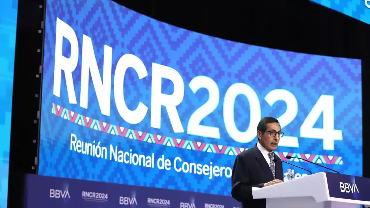 Apoyo fiscal a Pemex seguirá por años debido a su grande deuda: Hacienda