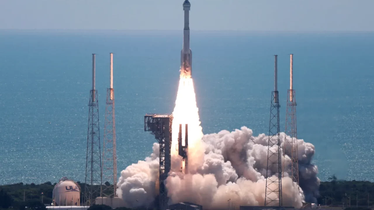Starliner de Boeing alcanza órbita con tripulación de la NASA: te decimos cómo seguir su trayectoria