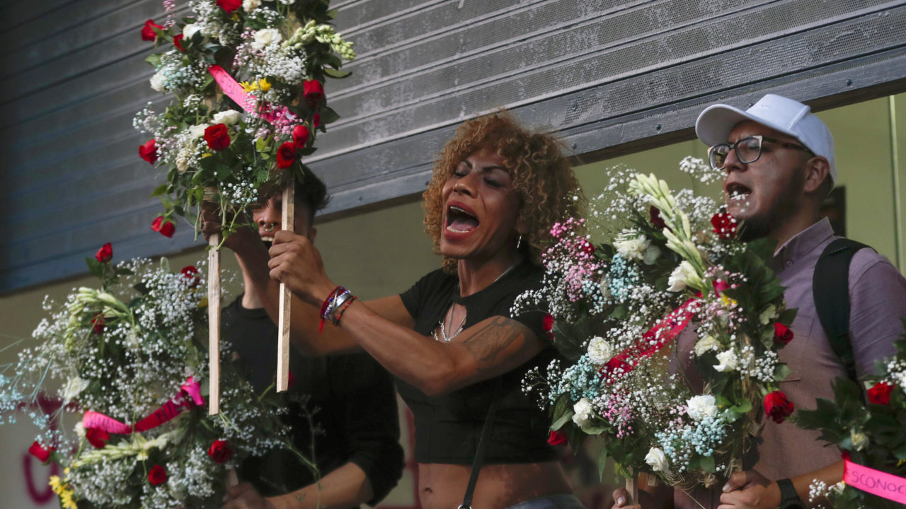Comunidad LGBT protesta contra la violencia transfeminicida en CDMX