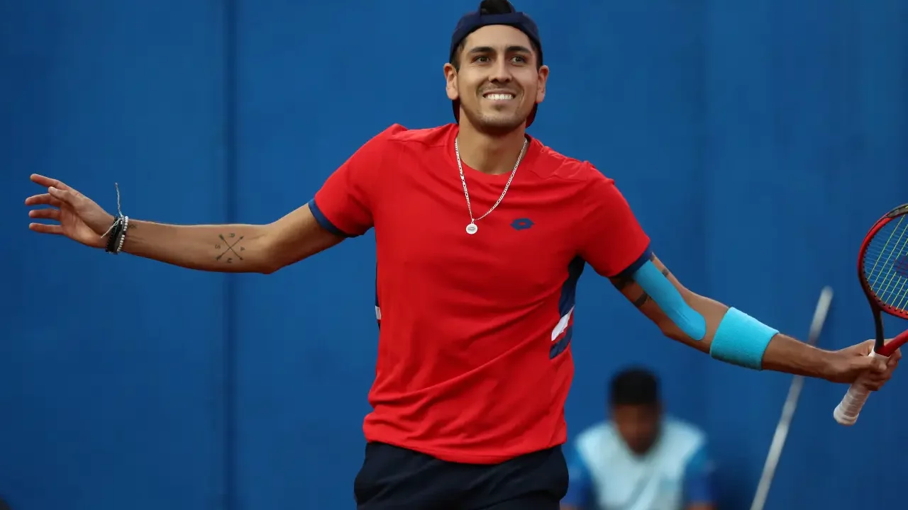 El chileno Alejandro Tabilo avanza como el primer semifinalista en el Mallorca Championship