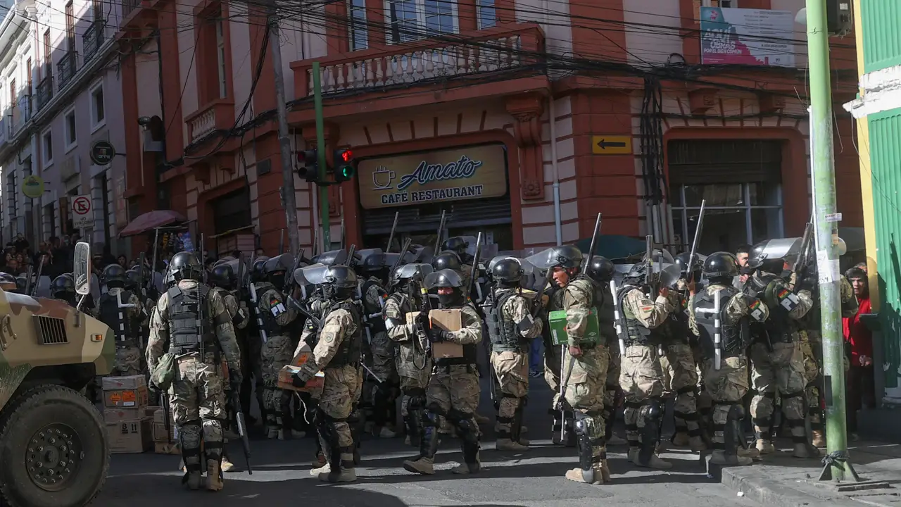 Militares se retiran de sede del Ejecutivo de Bolivia tras ‘intento de golpe de Estado’