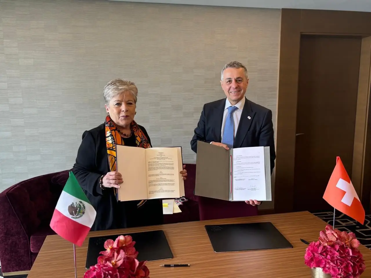 Tras acuerdo, Suiza mediará en el conflicto de intereses entre México y Ecuador