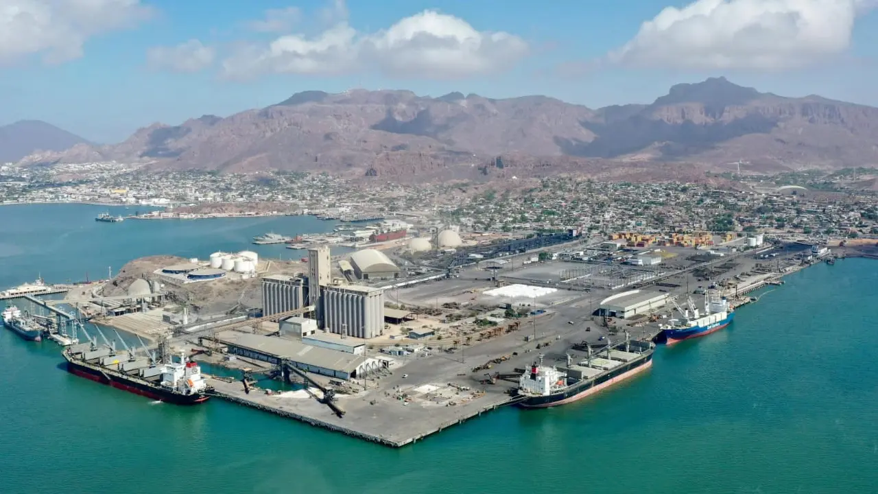 El Puerto de Guaymas incursiona en el negocio del embarque de autos