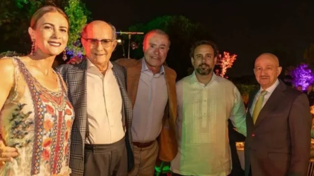 AMLO confía en su embajador en España a pesar de polémica foto con el  expresidente Salinas