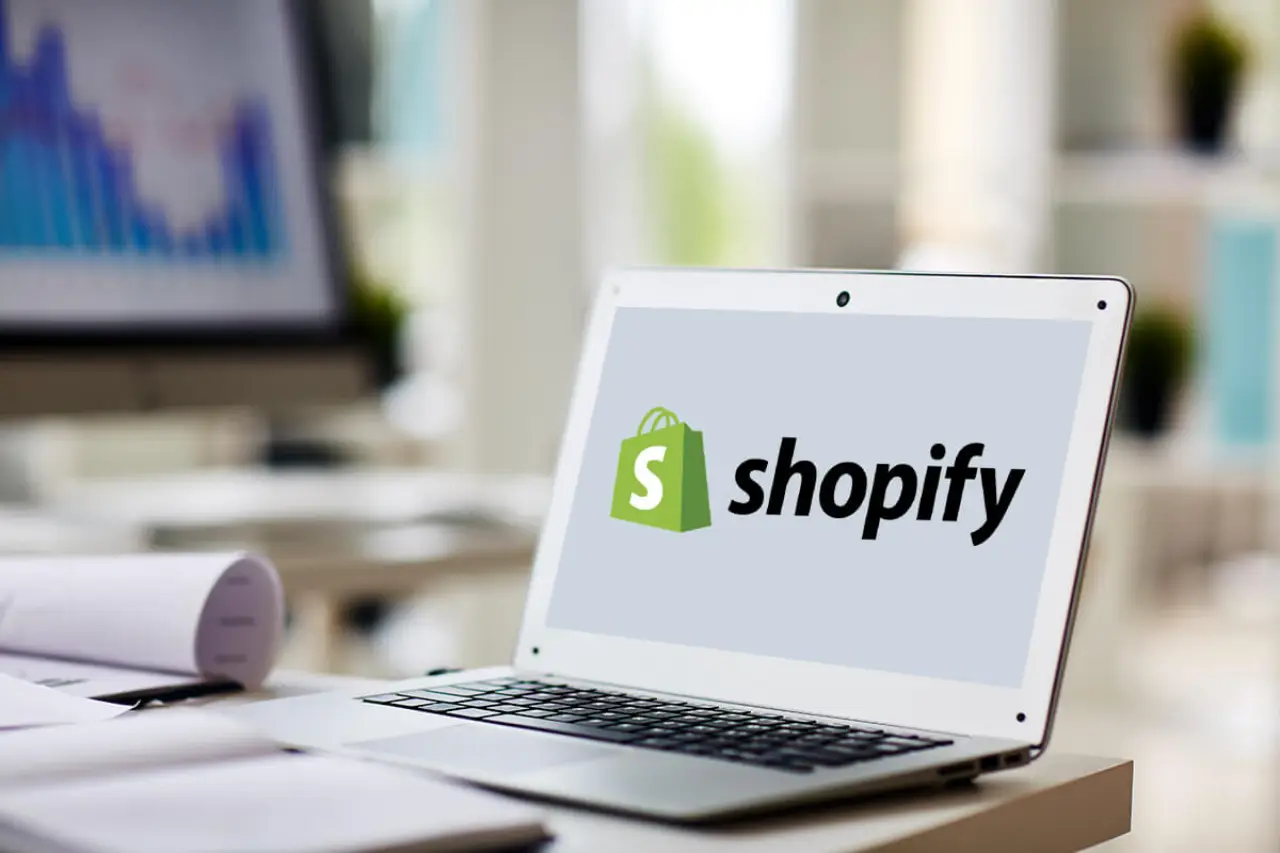 Shopify implementa herramientas de IA para captar nuevas empresas y aumentar ingresos