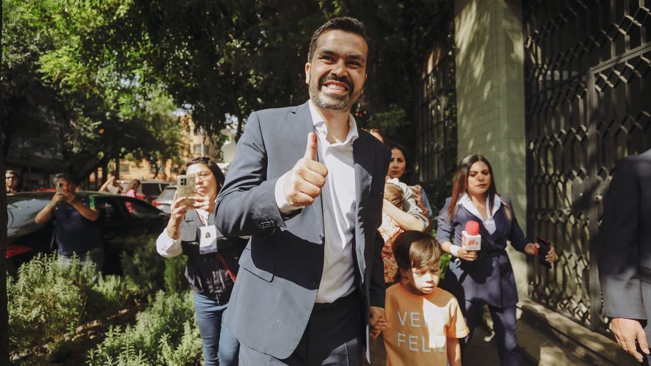 Elecciones 2024: Álvarez Máynez vota ‘orgulloso’ y pide una elección ‘en paz’