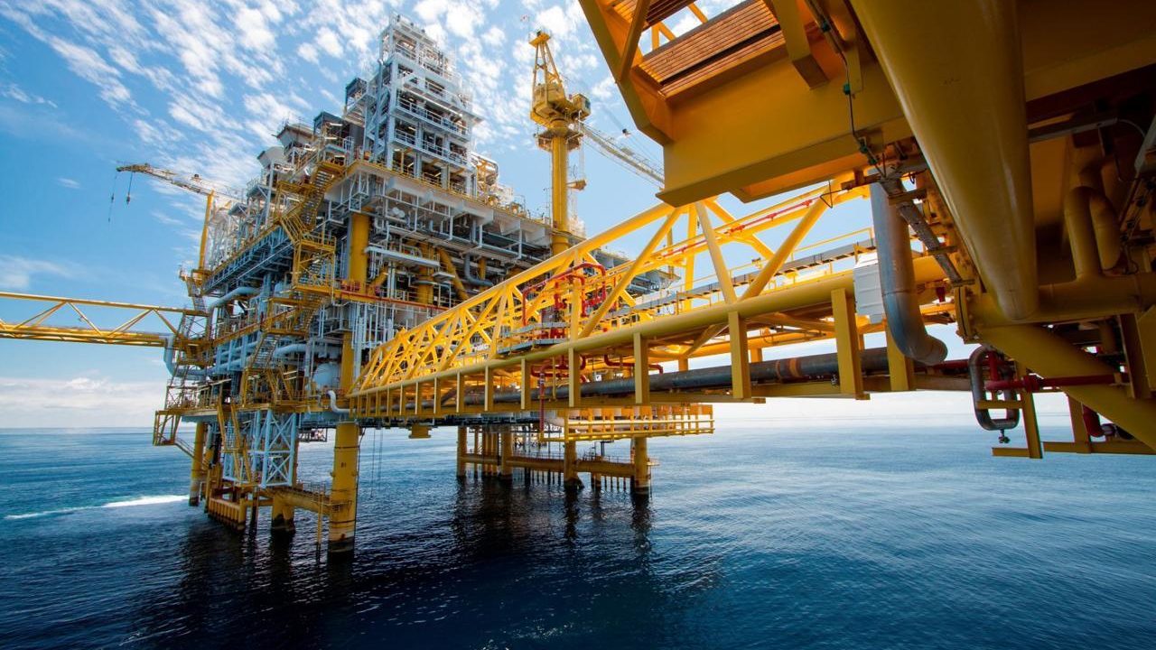 Pemex aumenta producción de crudos ligeros