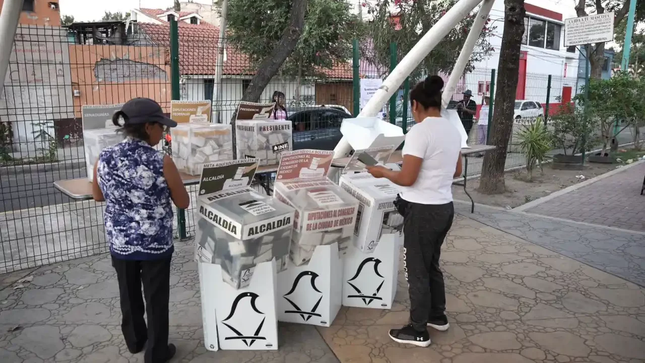 Cierran los centros de votación en la mayoría del territorio mexicano