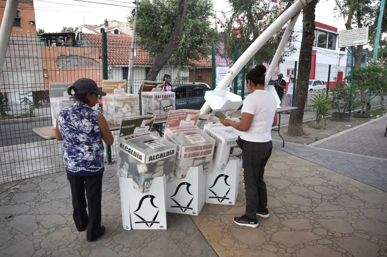 Cierran los centros de votación en la mayoría del territorio mexicano