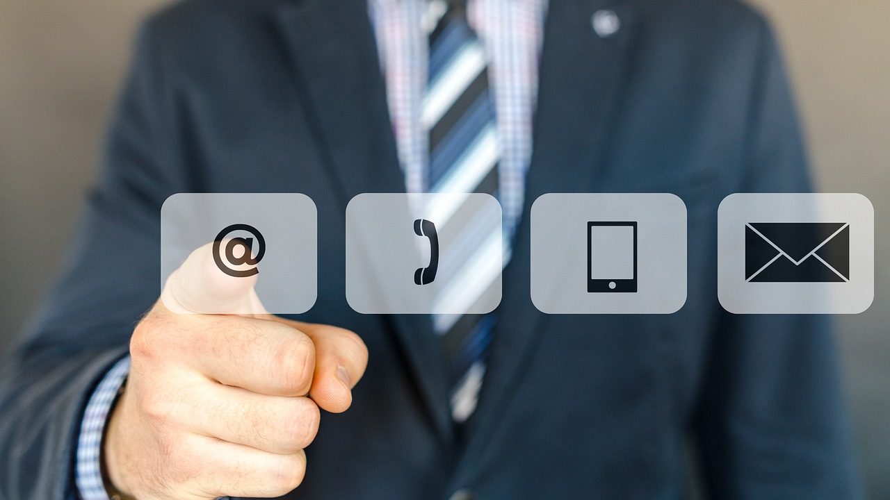 Lo que debes saber de la etiqueta digital, una herramienta de comunicación corporativa