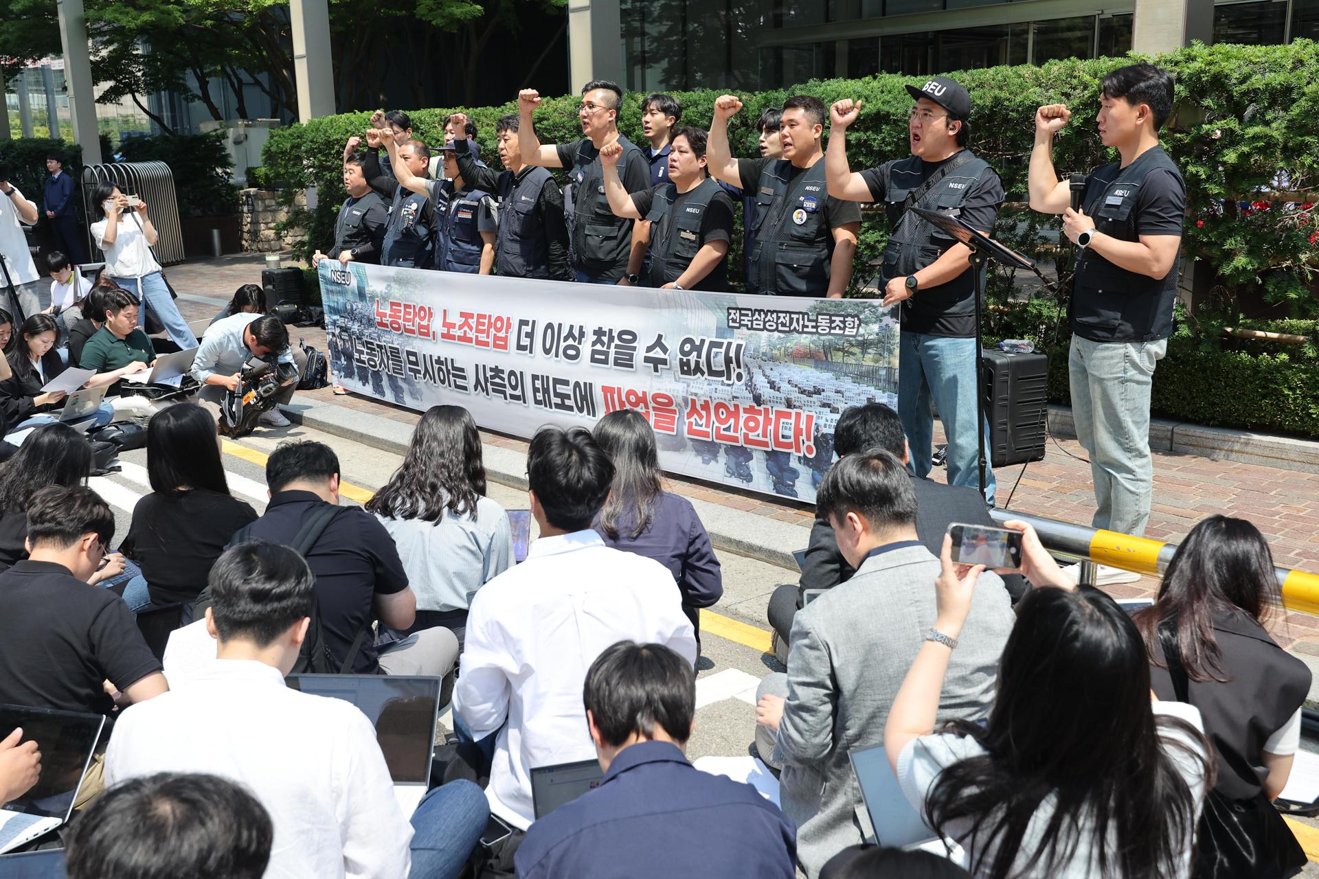 Trabajadores de Samsung en Corea del Sur organizan la primera huelga en la historia de la empresa
