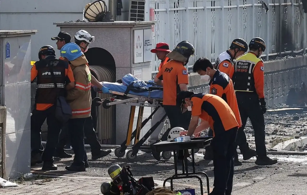 Incendio en planta de baterías de litio en Corea del Sur deja 22 trabajadores muertos