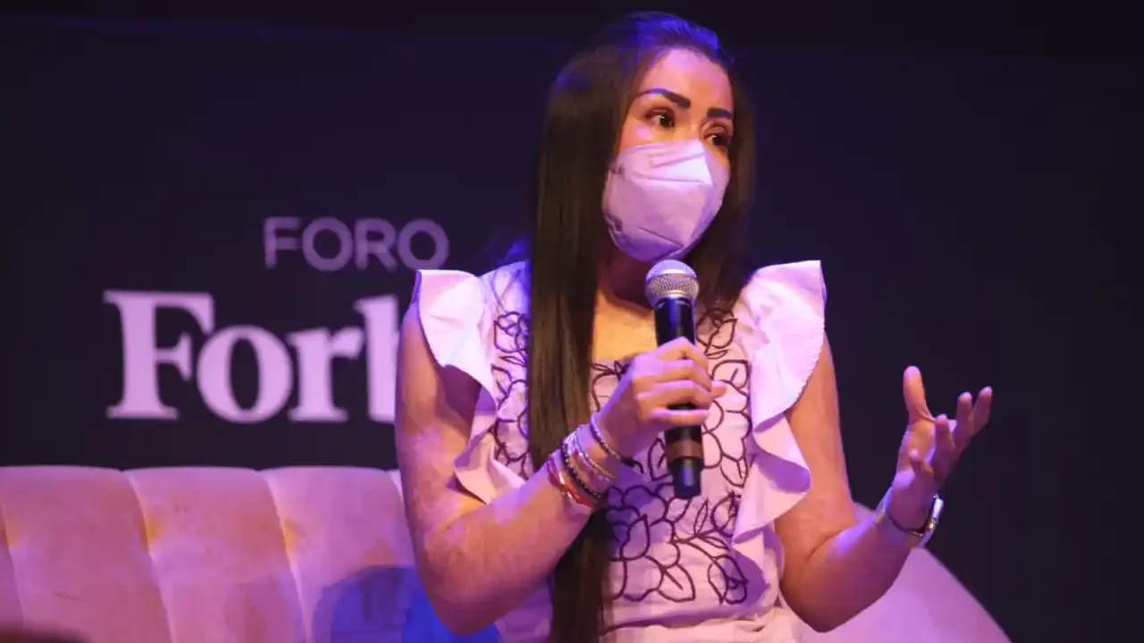 Mujeres Poderosas 2024: ‘No tendríamos que ser valientes, sino libres y felices’, dice María Elena Ríos