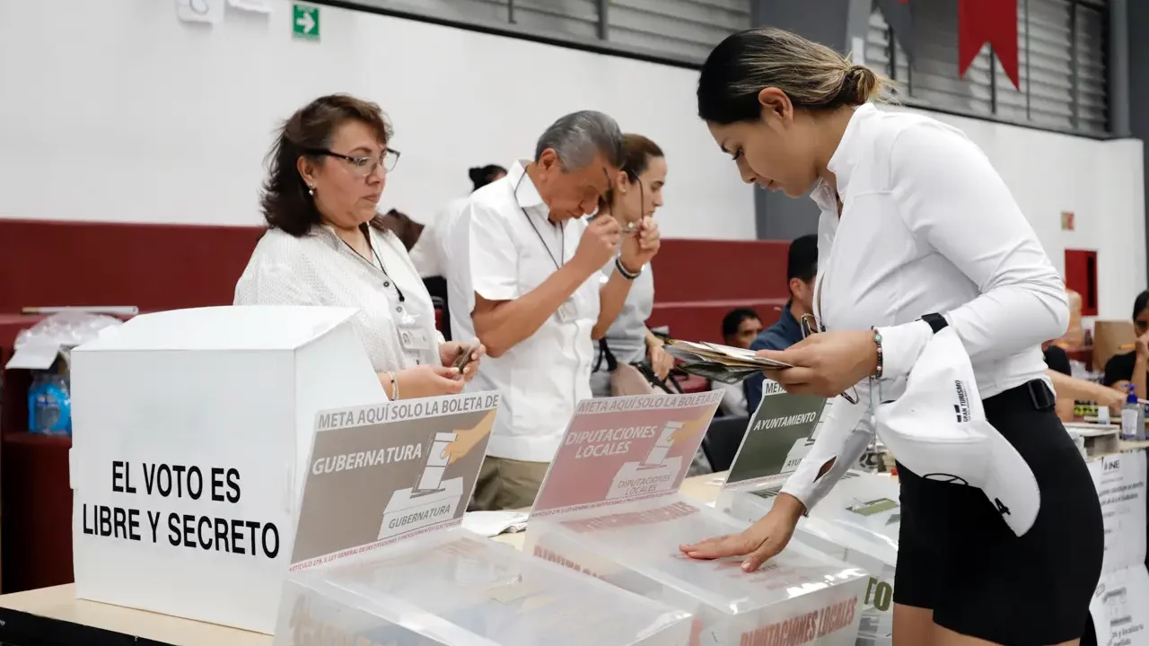 Mexicanas se muestran ‘orgullosas’ de votar por la primera presidenta del país