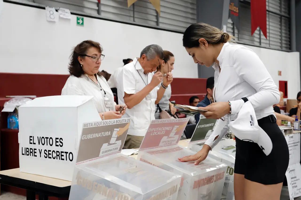 Mexicanas se muestran ‘orgullosas’ de votar por la primera presidenta del país