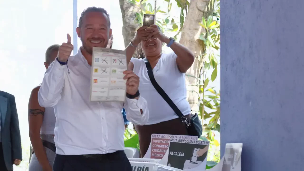 Taboada vota y dice que ya se ven ‘las filas del cambio’; pide a Batres no meterse en la elección