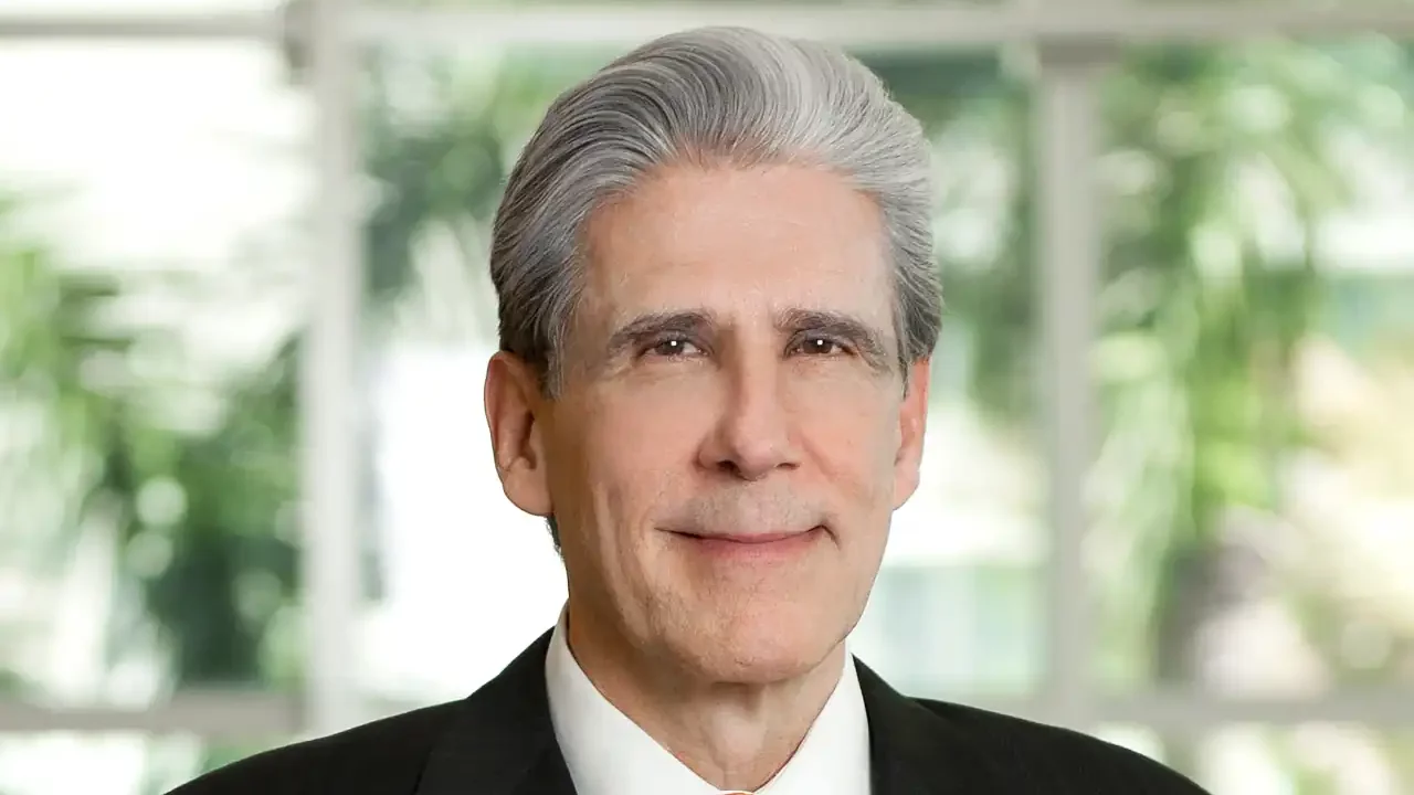Nombran al primer rector latino de la UCLA, que además es mexicano; conoce quién es