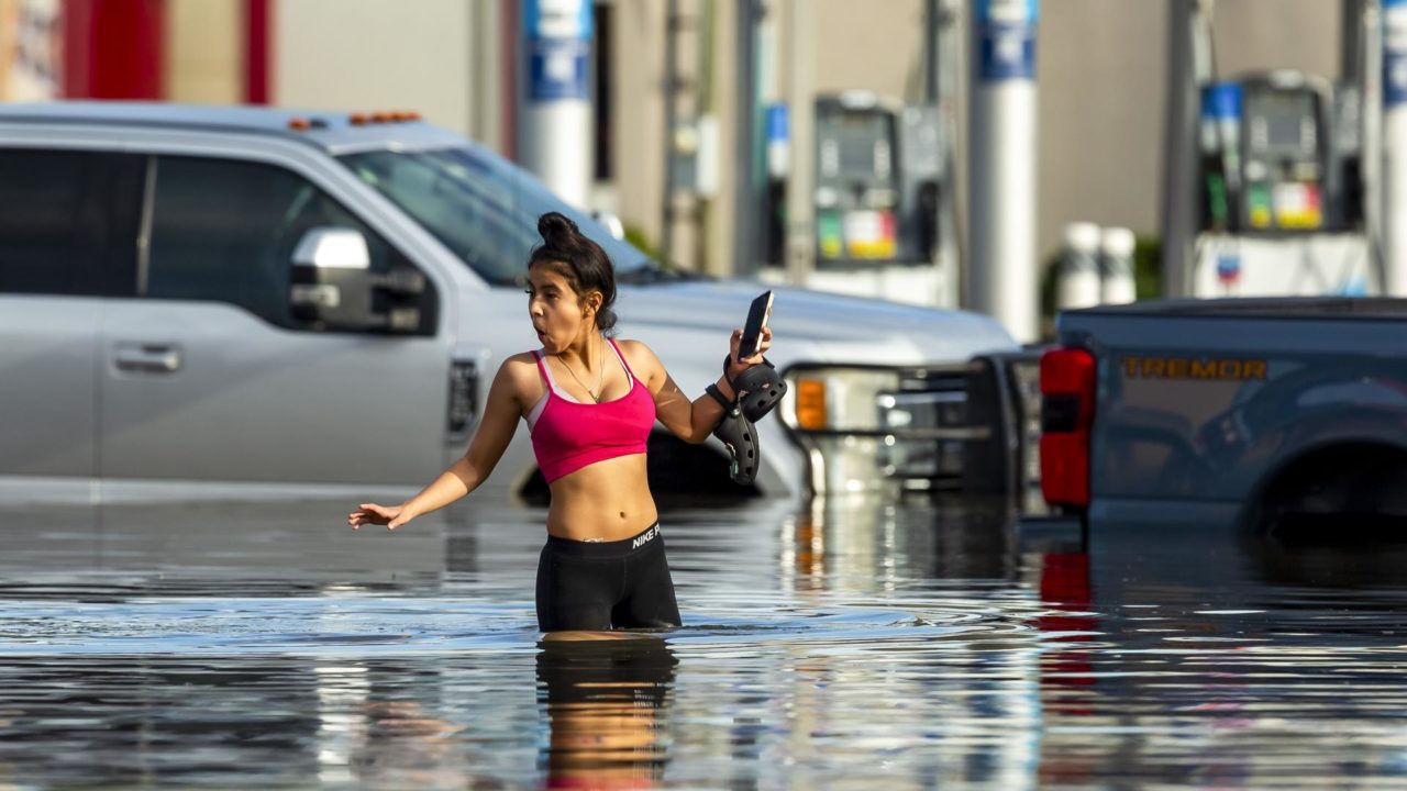 Tormenta Beryl mata a tres personas y deja sin electricidad a 2.7 millones en Texas