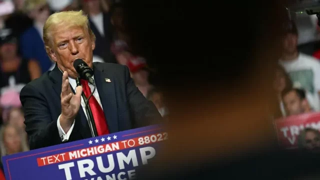 El expresidente Donald Trump habla durante un mitin de campaña. AFP VÍA GETTY IMAGES