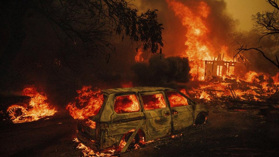 Incendio forestal en California provoca miles de evacuaciones