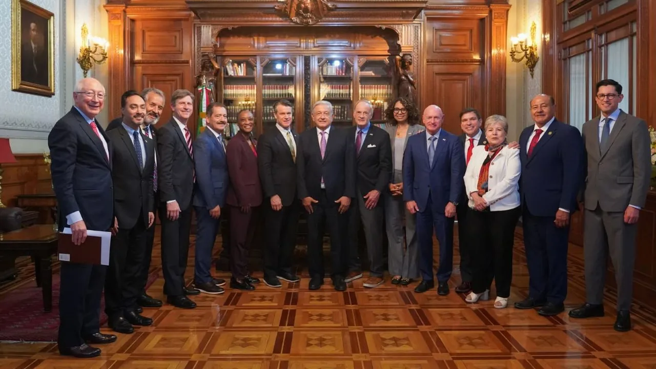 AMLO se reúne con congresistas de EU en Palacio Nacional