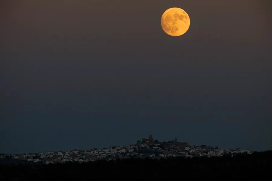 La Tierra vuelve a poner sus ojos en la Luna, que celebra su Día Internacional