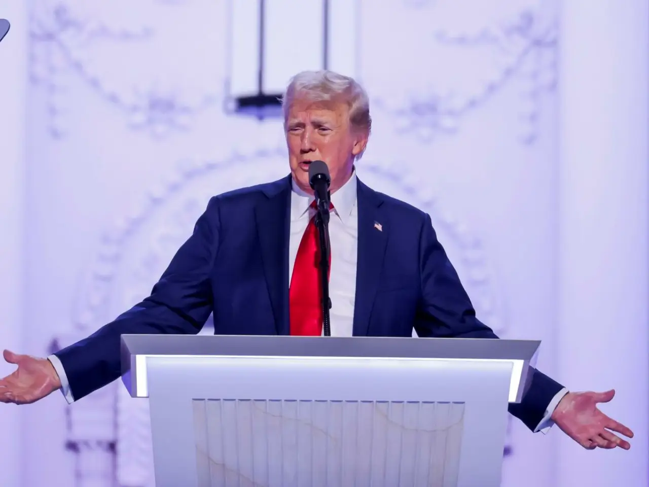 Trump arruina estrategia para rehacer su imagen durante discurso por nominación presidencial