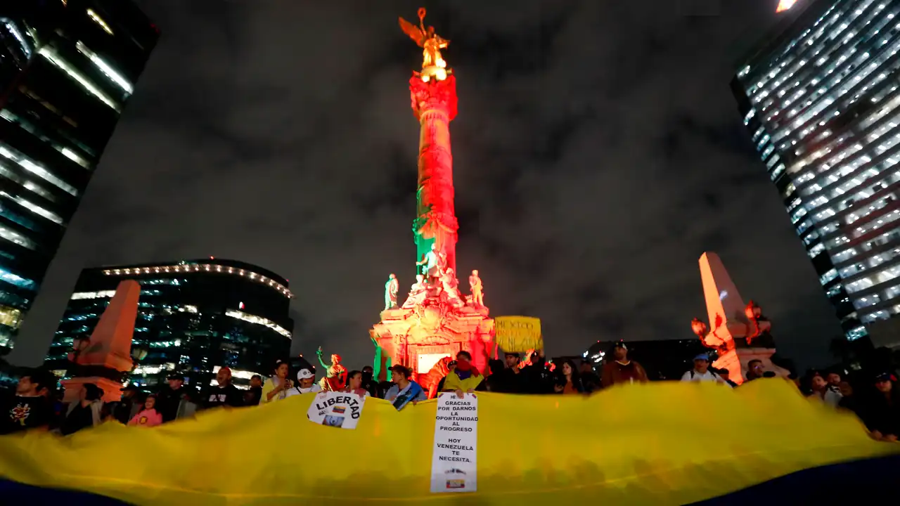 Venezolanos van al Ángel de la Independencia; piden que Nicolás Maduro transparente las votaciones
