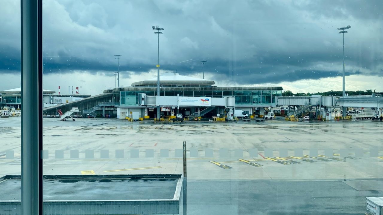 Sindicatos de trabajadores de aeropuertos de París convocan a huelga antes de los JJOO